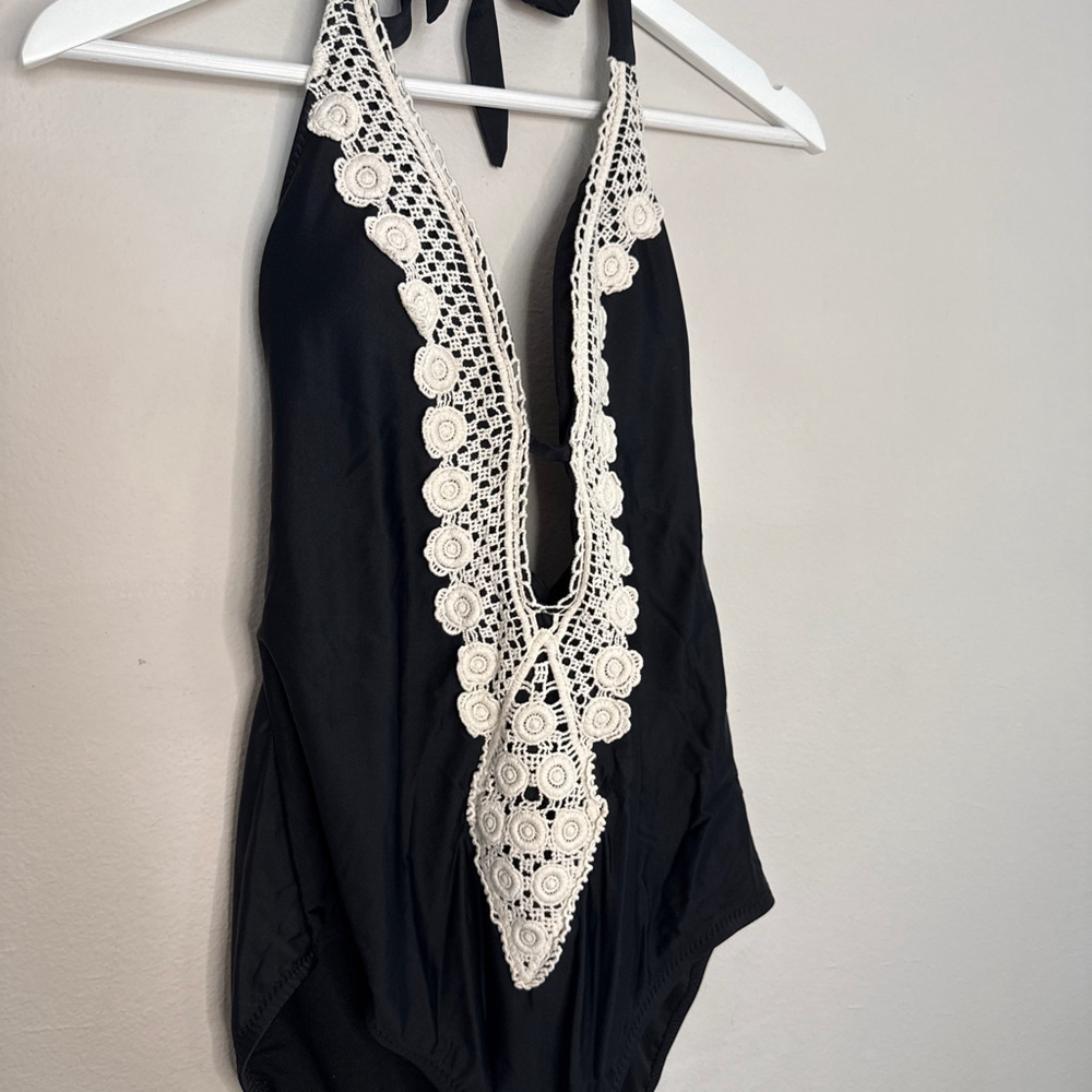 Women's Kona Sol One Piece Swimsuit L Black & Beige Crochet - Picture 2 of 9